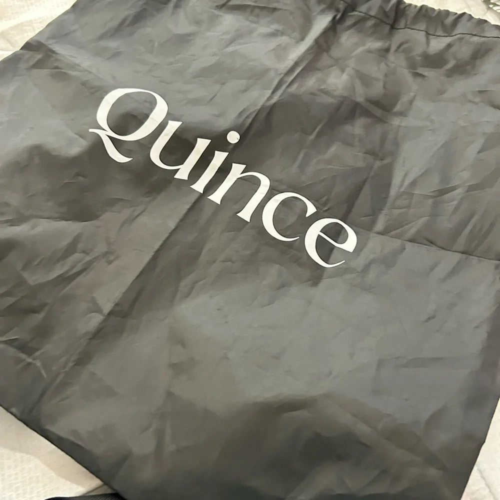 Elegant Black Quilted Shoulder Bag - Picture 6 of 8